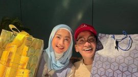 Momen kemesraan Desy Ratnasari dan Ruben Onsu (Dok. Ist)