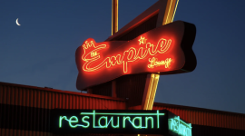 Temukan pengalaman kuliner terbaik di The Empire Restaurant. Nikmati menu lezat dengan sentuhan klasik dan modern di suasana elegan