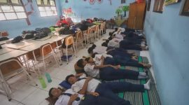 Siswa siswi yang tidur di siang (Dok. Ist)