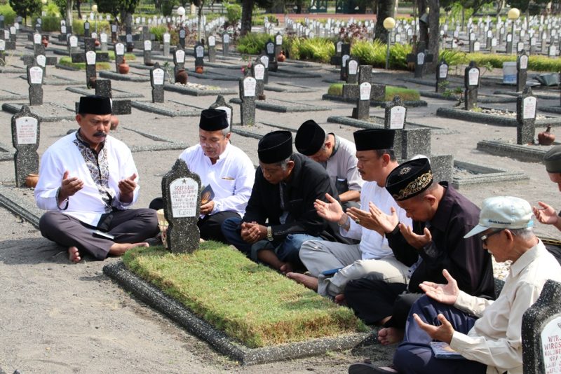 Doa Ziarah Kubur Lebaran Idul Fitri