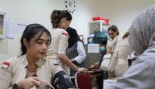 Kru Bandara Soekarno-Hatta jalani tes urin (Dok. Ist)