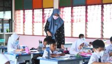 Apa Tanggungjawab Guru Kepada Rekan Sesama Guru Sesuai Permendikbudristek No 67 Tahun 2024