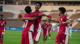 Netizen usul Belanda naturalisasi pemain Indonesia usai gagal lolos Piala Dunia U-17 2025, berbanding terbalik dengan sukses Garuda Muda.

