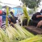 Penjual janur (Dok. Ist)