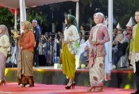 PNS saat mengenakan kebaya (Dok. Ist)