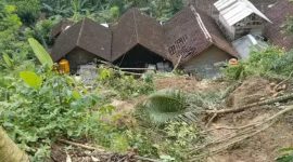 Rumah warga yang terdampak tanah longsor (Dok. Ist)