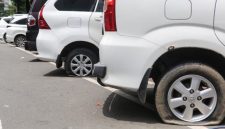 Ban mobil yang dikempes (Dok. Ist)