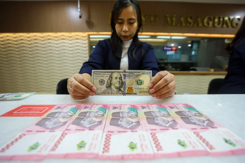 Nilai Tukar Rupiah Sentuh Level Terendah