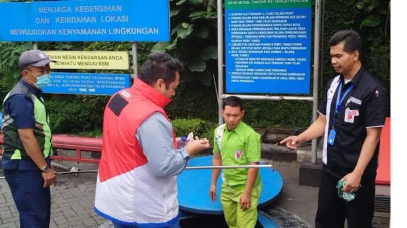 Pertamina saat menjelaskan Pertamax diduga dicampur air (Dok. Ist)