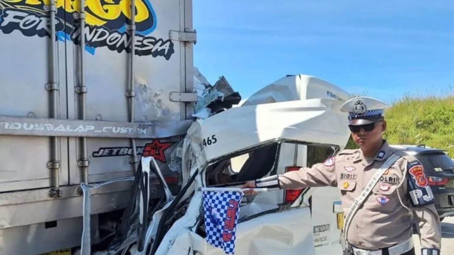 Polisi Sebut Kecelakaan Maut di Tol Cisumdawu Diduga Sopir Travel Mengantuk