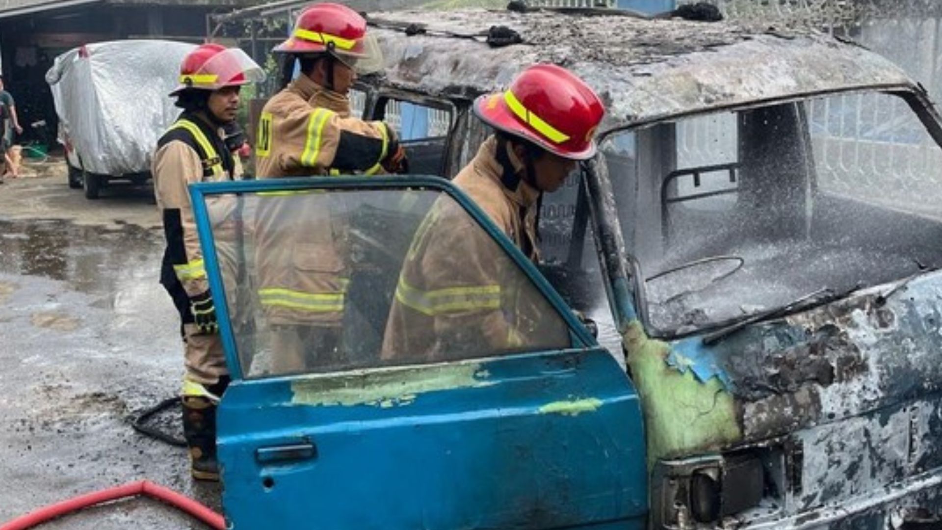 Diduga Akibat Korsleting, Kebakaran Hanguskan Kendaraan dan Lukai Sopir