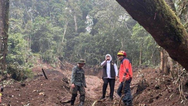Pemprov Jatim saat meninjau longsor (Dok. Ist)