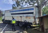 Truk yang tabrak gapura (Dok. Ist)