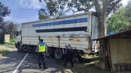 Truk yang tabrak gapura (Dok. Ist)