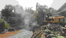 Proses perbaikan jembatan (Dok. Ist)