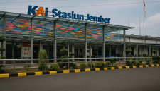 Naik Kereta ke Stasiun Jember: Awal Petualangan Wisata Seru & Menyentuh

