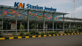 Naik Kereta ke Stasiun Jember: Awal Petualangan Wisata Seru & Menyentuh

