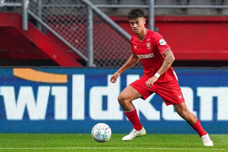 FC Twente Dipastikan akan Melepaskan Bek Timnas Indonesia di Musim Ini