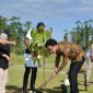Wapres Gibran saat tanam pohon Ulin (Dok. Ist)