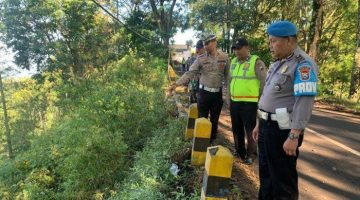 Taman Mini Indonesia Indah  Diserbu Pengunjung Saat Libur Hari Raya Waisak
