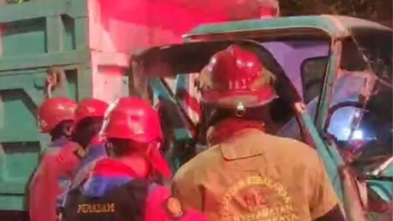 Proses evakuasi korban kecelakaan (Dok. Ist)