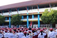 Anak saat mengikuti upacara di sekolah (Dok. Ist)