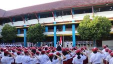 Anak saat mengikuti upacara di sekolah (Dok. Ist)