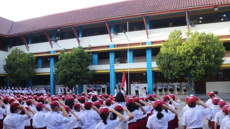 Anak saat mengikuti upacara di sekolah (Dok. Ist)