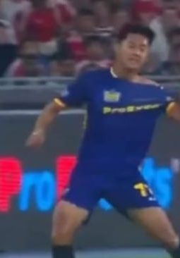 Momen Malik Risaldi Ditarik Jersey oleh Pemain Manchester United karena Kalah Sprint