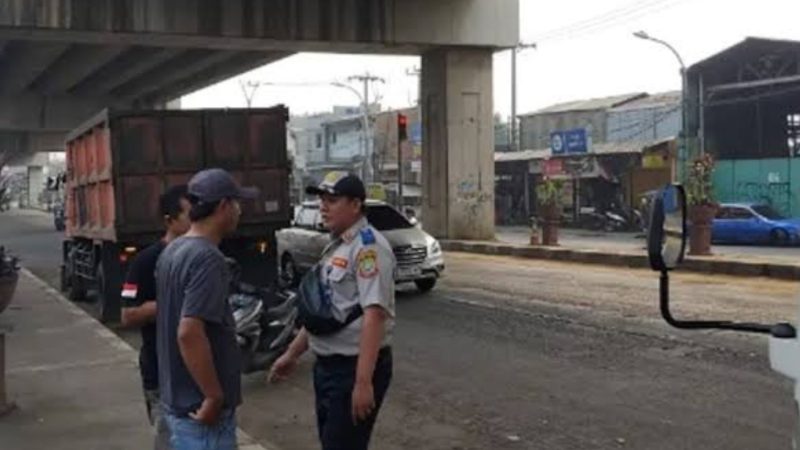 Dishub Bekasi tertibkan parkir liar (Dok. Ist)