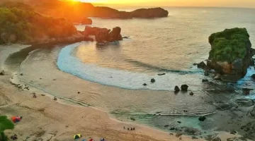 Pantai Jungwok, Hidden Gem di Yogyakarta yang Siap Bikin Liburanmu Makin Berkesan