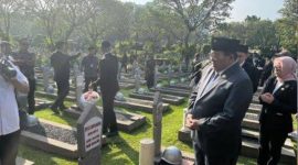 Rano Karno saat ziarah (Dok. Ist)