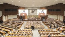 Jelaskan Kedudukan DPR dan DPD di Parlemen dalam Pengajuan Undang-undang