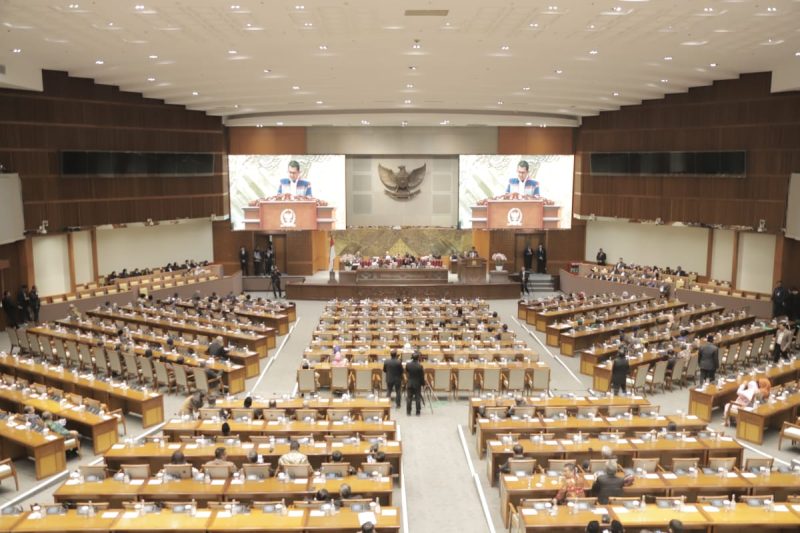Jelaskan Kedudukan DPR dan DPD di Parlemen dalam Pengajuan Undang-undang