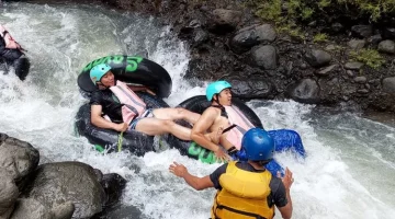 Liburan ke Kampoeng 165 Serang, Serunya River Tubing hingga Camping di Tengah Alam