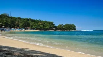 Pantai Rancabuaya, Surga Instagramable di Garut yang Cocok Buat Healing dan Hunting Foto