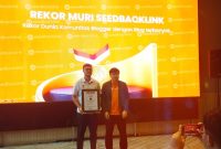 seedbacklink raih Rekor MURI sebagai komunitas narablog terbesar di dunia dengan 9.007 blogger, bukti kontribusi di industri digital marketing Indonesia.

