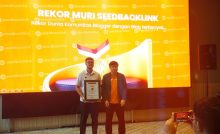 seedbacklink raih Rekor MURI sebagai komunitas narablog terbesar di dunia dengan 9.007 blogger, bukti kontribusi di industri digital marketing Indonesia.