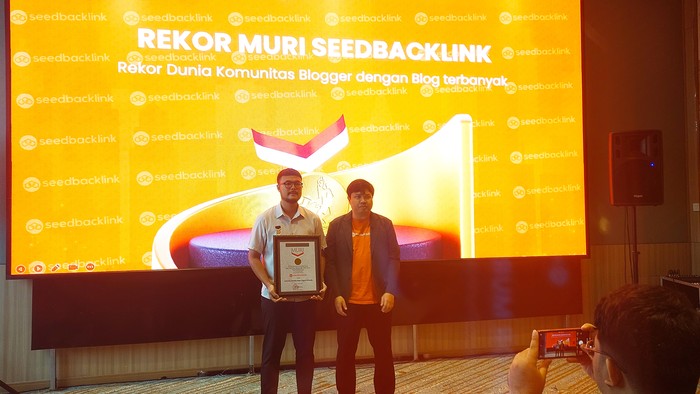 seedbacklink raih Rekor MURI sebagai komunitas narablog terbesar di dunia dengan 9.007 blogger, bukti kontribusi di industri digital marketing Indonesia.

