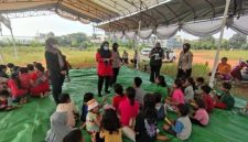 Polwan Jakut lakukan pemulihan pada korban kebakaran (Dok. Ist)