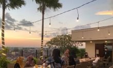 Nikmati Makan Sambil Lihat Sunset di Borneo Sky Rooftop & Cafe Pontianak