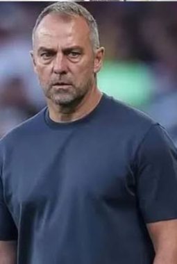 Hansi Flick Dinobatkan Sebagai Pelatih Terbaik La Liga 2024/25