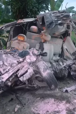 Kecelakaan Maut di Ponorogo: Avanza Tabrak Truk dan Terbakar, Dua Orang Tewas di Tempat