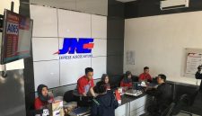 Apakah JNE Buka Hari Minggu