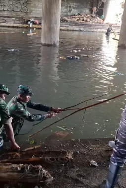 7 Fakta Mengejutkan Pasca Banjir Denpasar Hari ke-4: TNI AL Turun ke Sungai, Bantu Evakuasi dan Ringankan Beban Warga