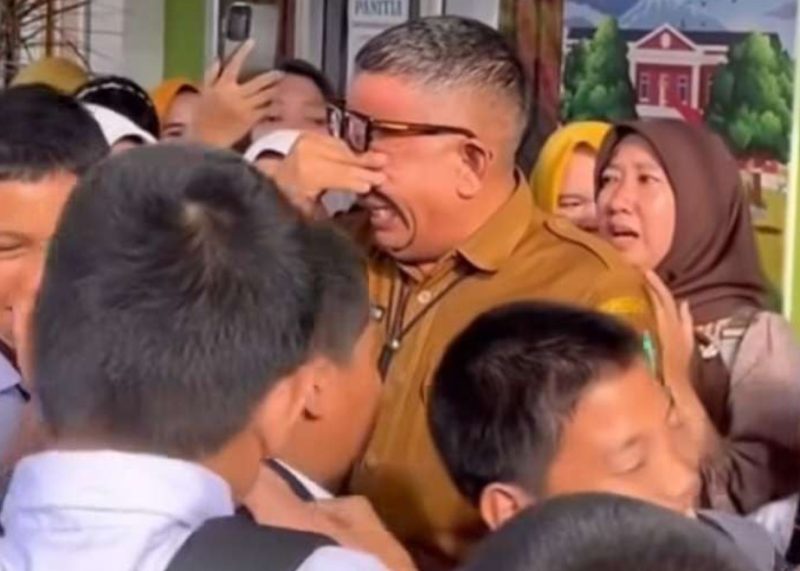 Kepala Sekolah di Prabumulih Dipecat Usai Menegur Anak Walikota Bawa Mobil ke Sekolah