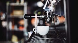 Mengapa dalam RTD HOT Americano Ditambahkan Air Panas ke dalam Espresso