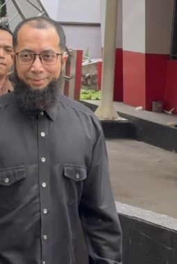 Ustadz Khalid Basalamah Diperiksa KPK Sebagai Saksi Kuota Haji