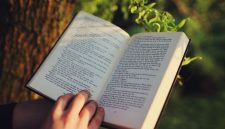 Bagaimana sejarah lahirnya ilmu ekonomi makro?