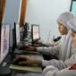 Rancangan program pengembangan profesional guru berbasis TIK untuk meningkatkan kompetensi dan kualitas pembelajaran di era digital.